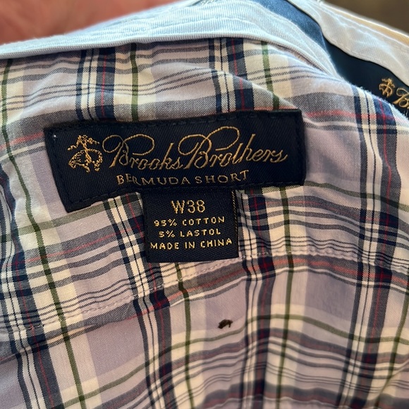 Brooks Brothers Bermuda shorts in tan. Size 38w - Picture 2 of 2